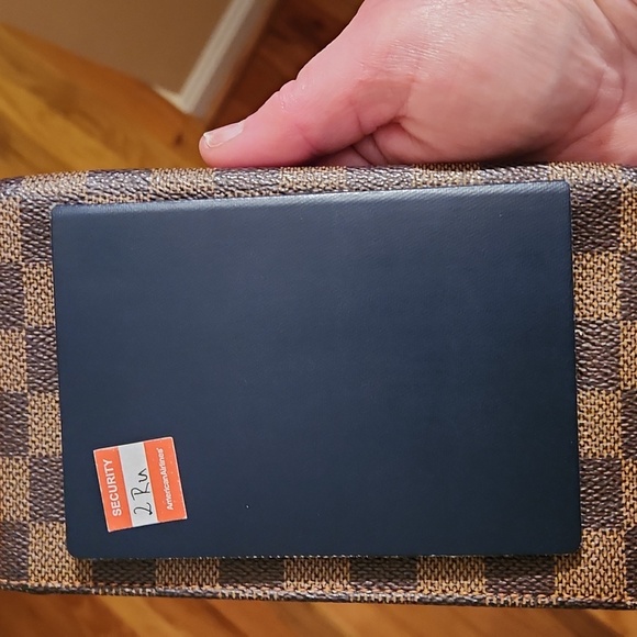 Louis Vuitton Damier Ebene Marais Bucket Pouch - Picture 15 of 15